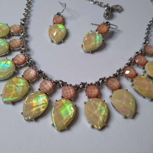 Vintage Charming Charlie Metal And Plastic Necklace And Earring Set - Picture 6 of 16